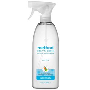 Ikdienas dušas uzkopšanas līdzeklis Method, jeb "dušas dieviņš", 828ml (Anglija)